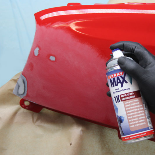Fondo epossidico spray SprayMax Epoxy Primer per la protezione anticorrosiva delle lamiere nude — immagine 2 di 2