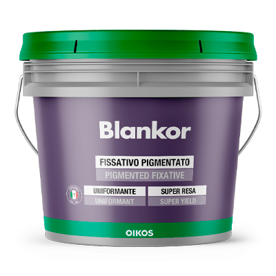 Fissativo pigmentato Oikos Blankor per uniformare l'assorbimento dei supporti murali esterni